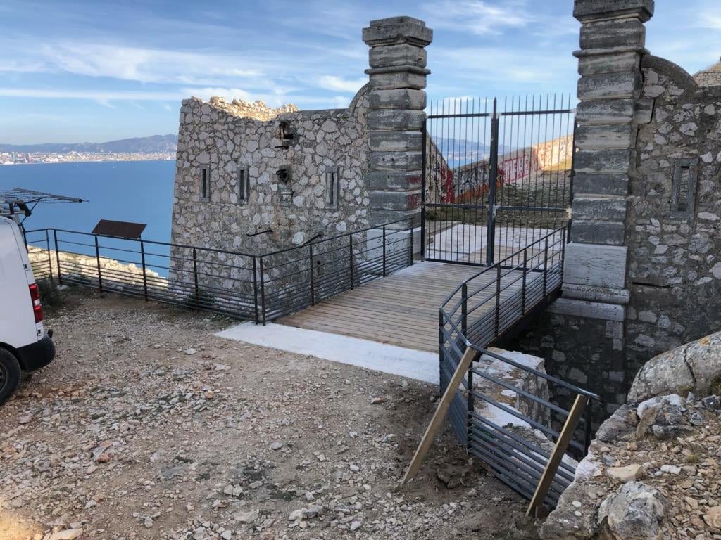 Équipe Hafafsa Constructions dans le Luberon est